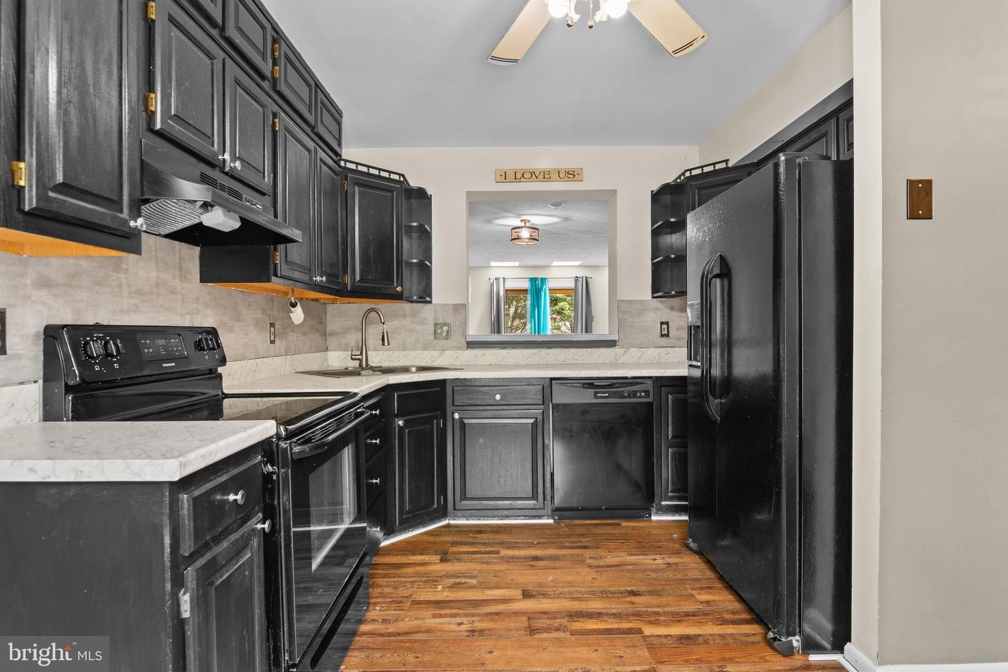 4240 Goodson Ct Property Photo 6