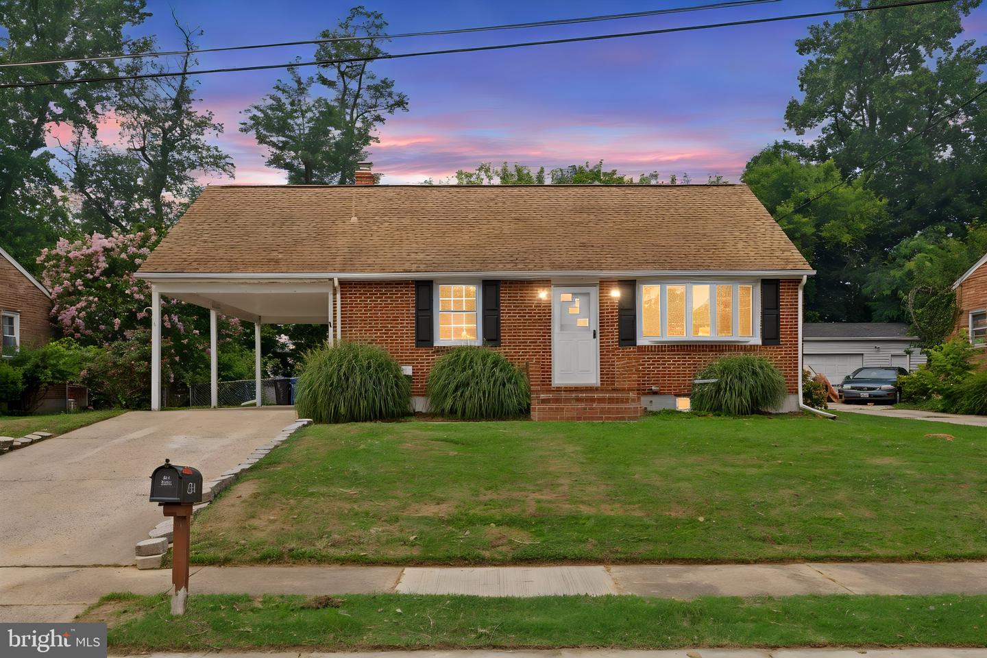 634 Chapel Ter Property Photo 1