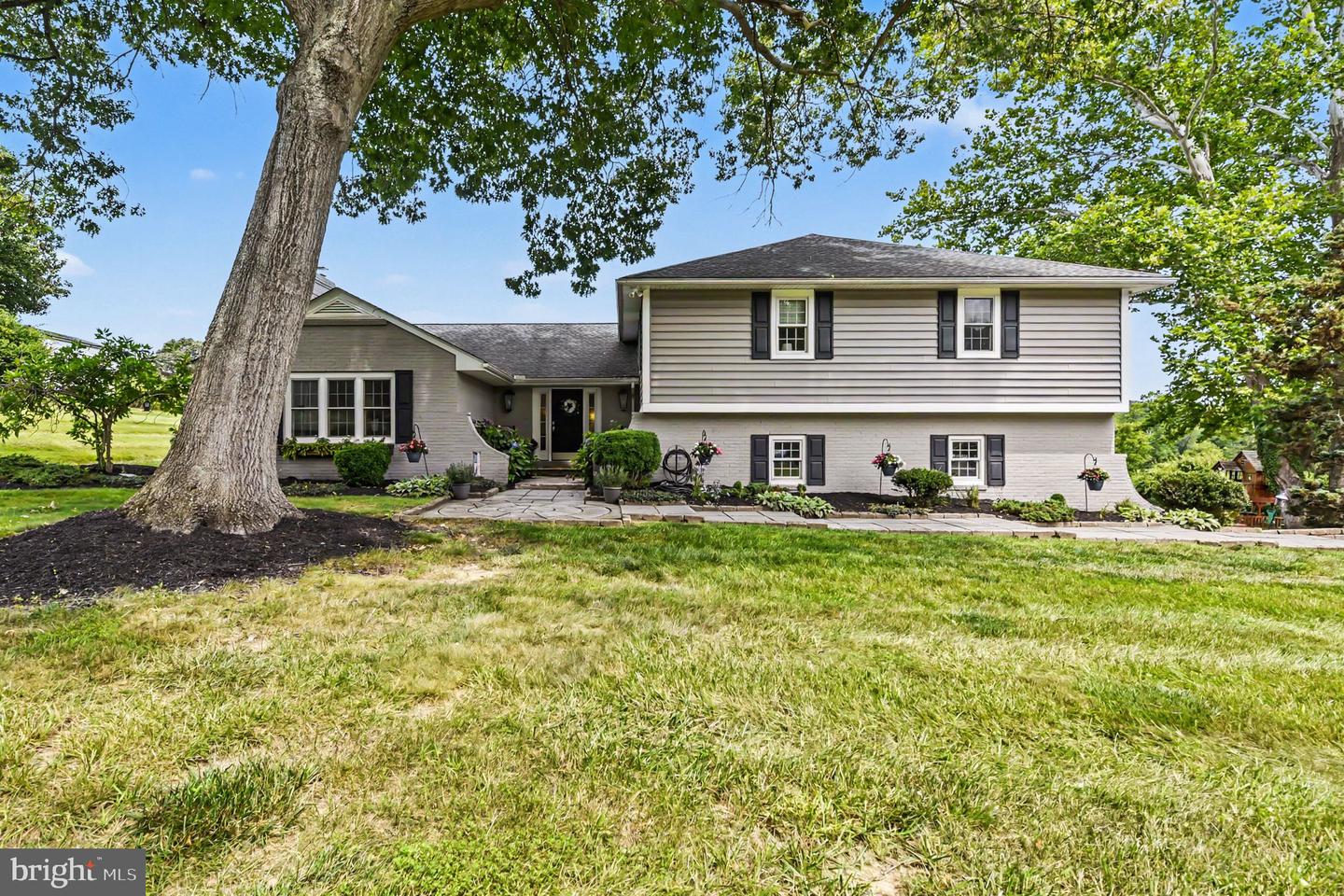 1509 Rolling Rd Property Photo 1