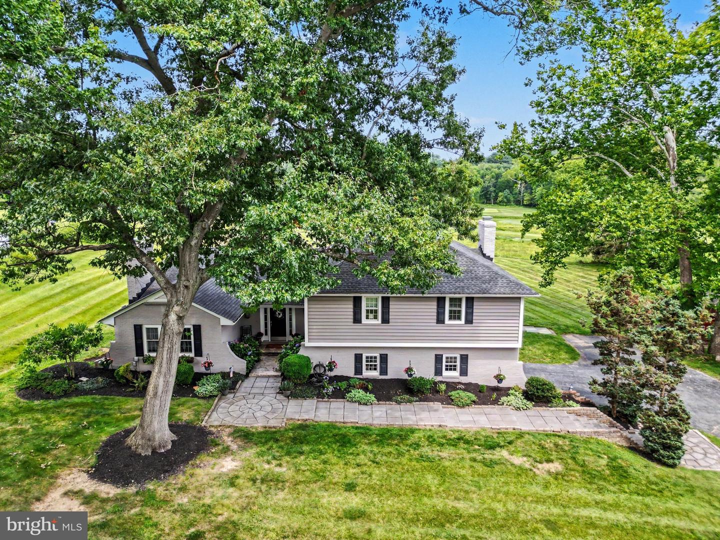 1509 Rolling Rd Property Photo 4