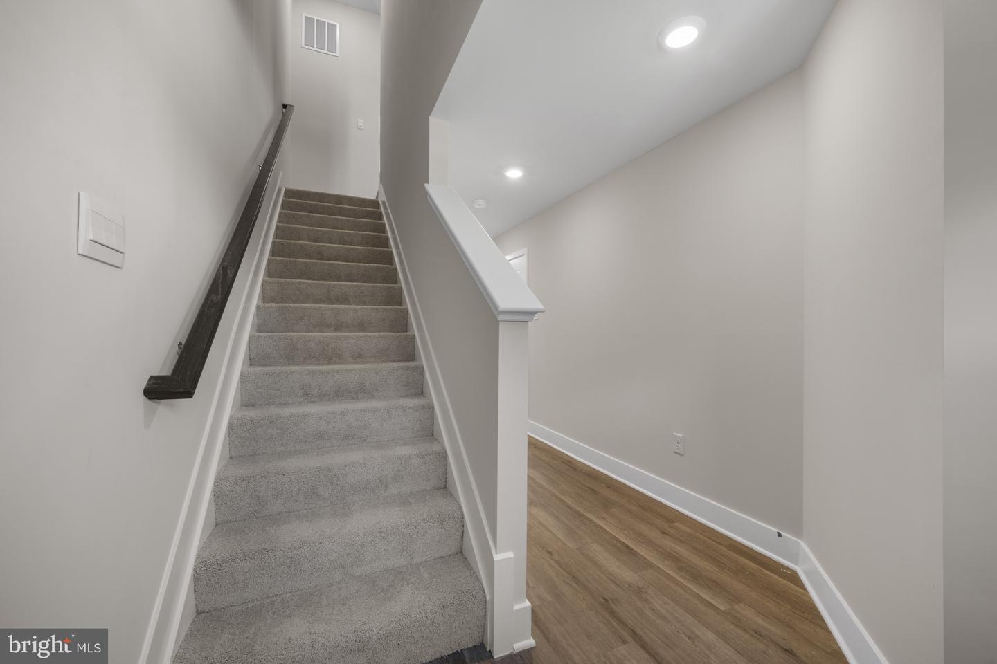 359 Hackley Dr Property Photo 13