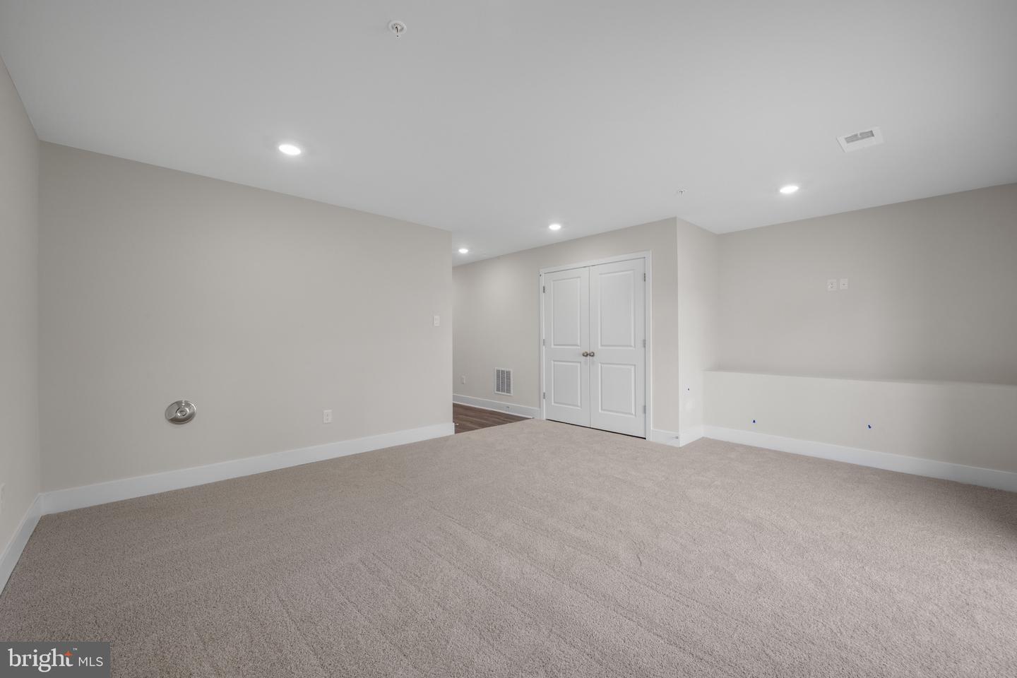 359 Hackley Dr Property Photo 15