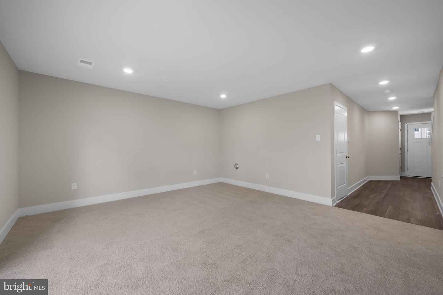 359 Hackley Dr Property Photo 16