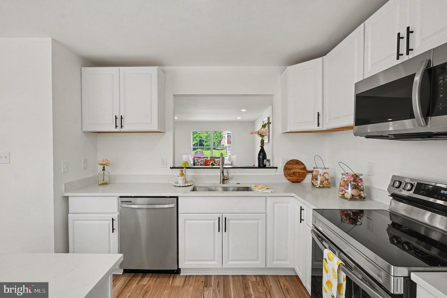 1901 Millington Sq Property Photo 7