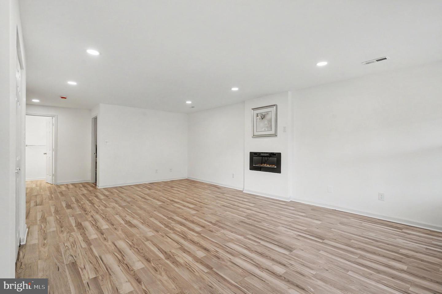 1901 Millington Sq Property Photo 25