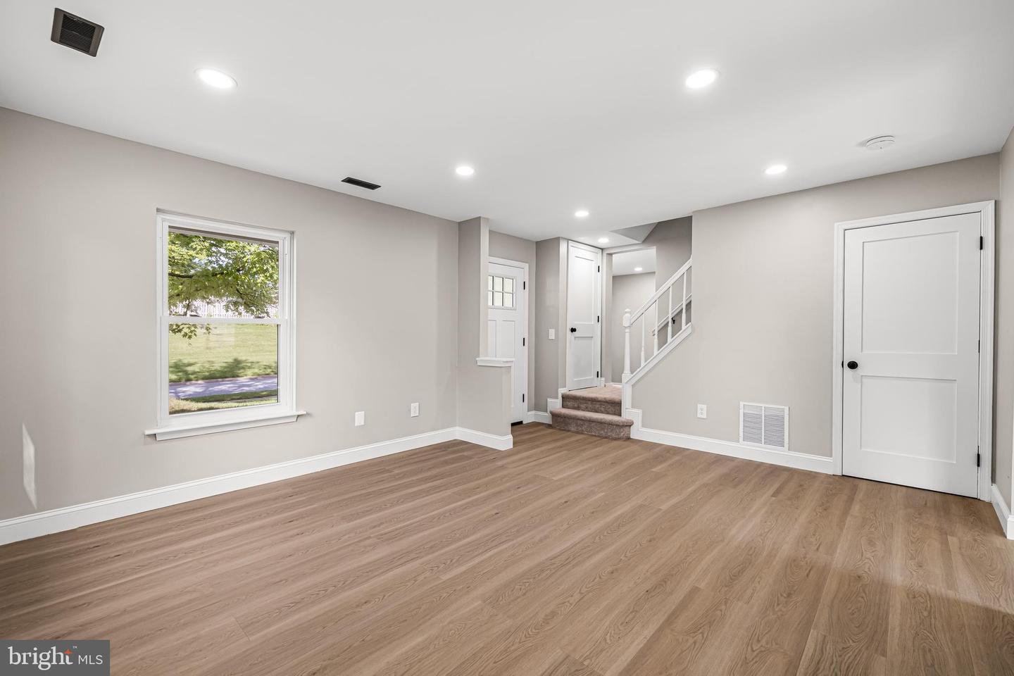 1263 Courtney Ln Property Photo 5