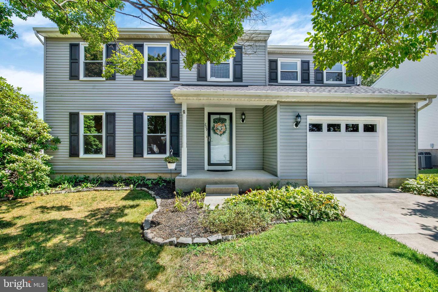 209 Tidewater Dr Property Photo 2