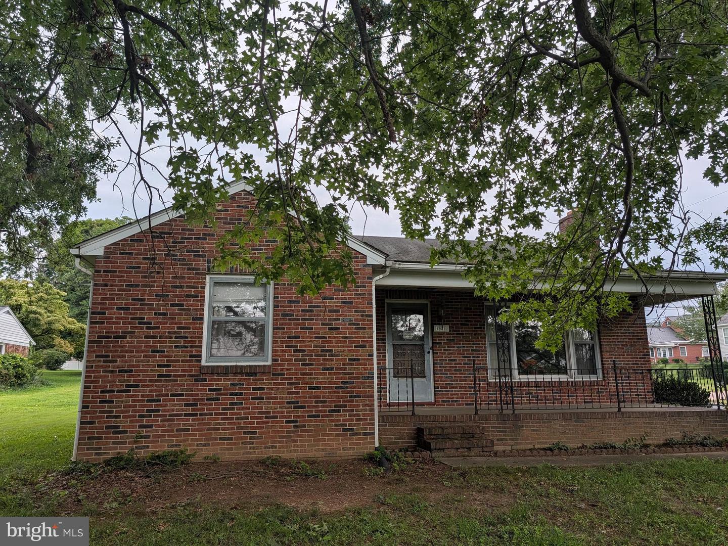 1501 BARRETT ST Property Photo 1