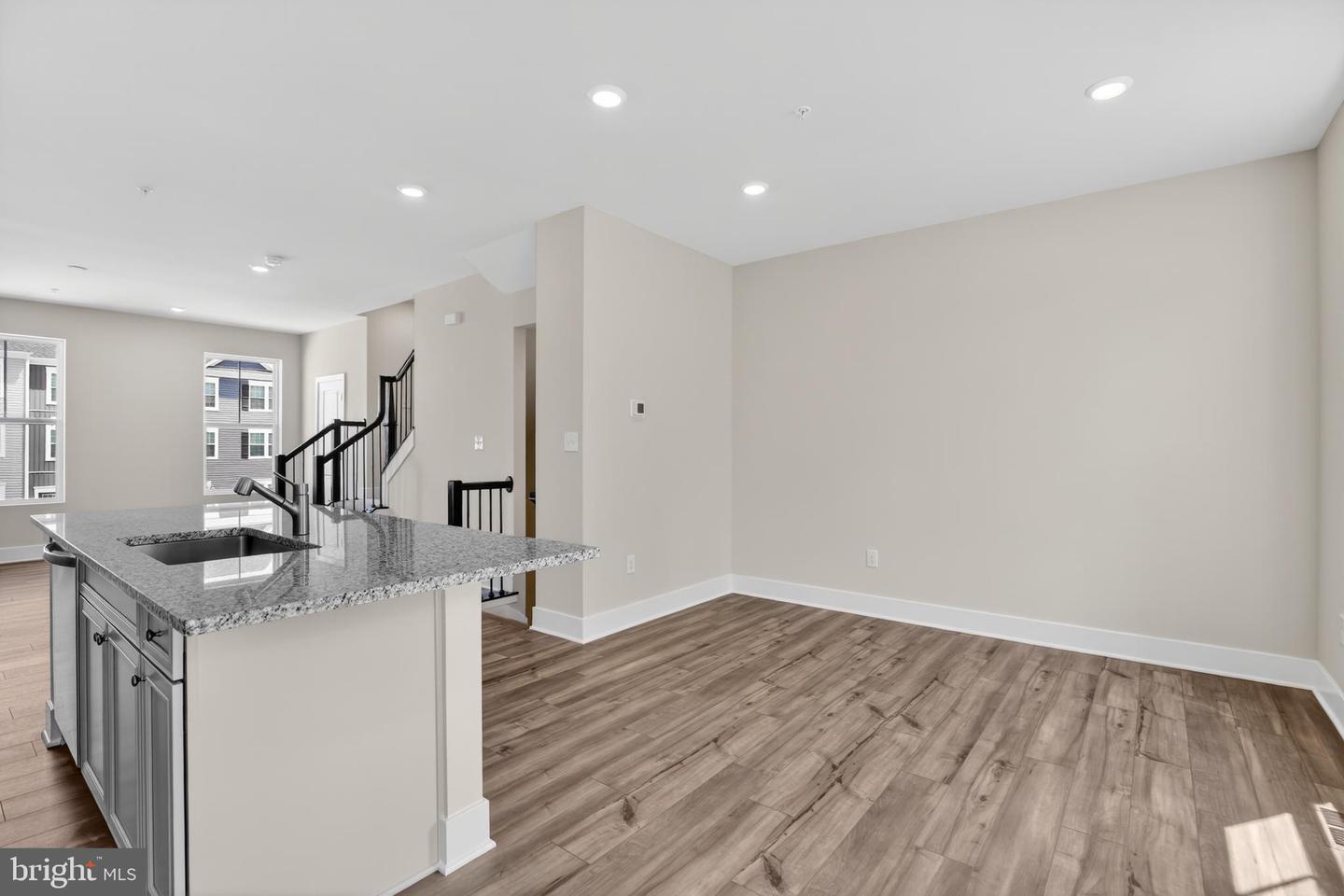 327 Hackley Dr Property Photo 10