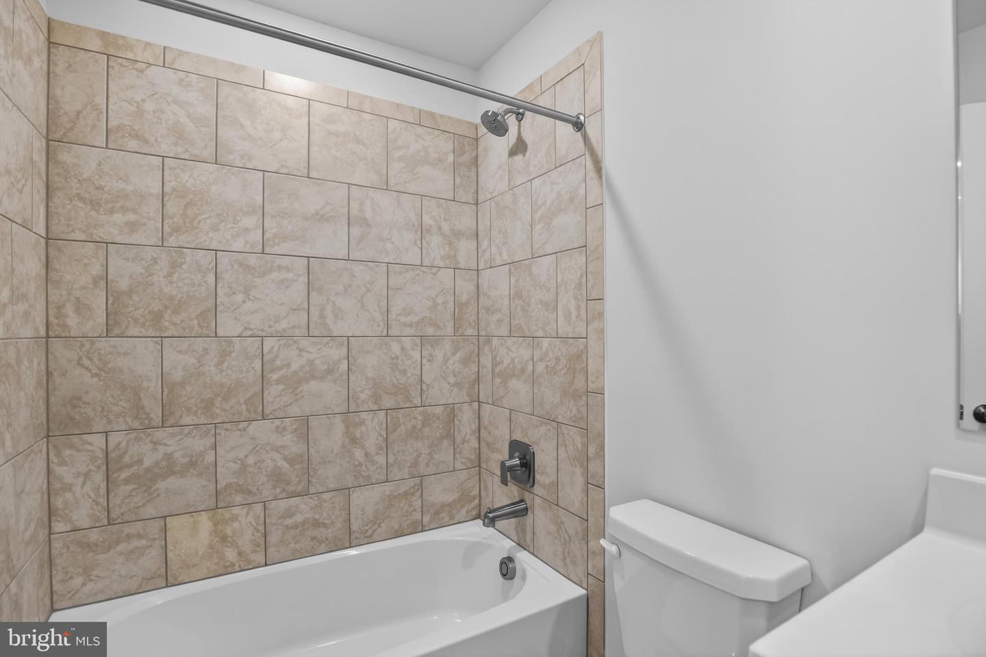 327 Hackley Dr Property Photo 17