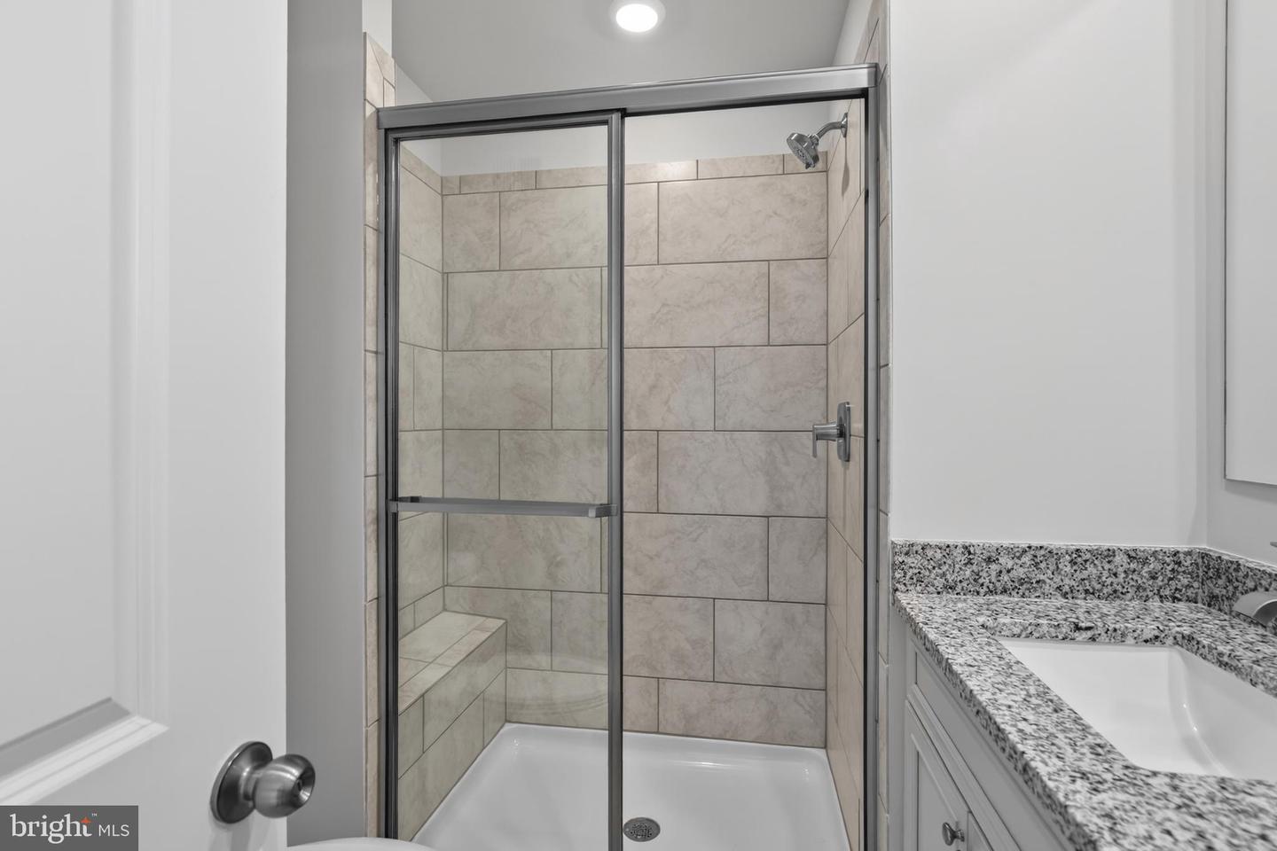 323 Hackley Dr Property Photo 12