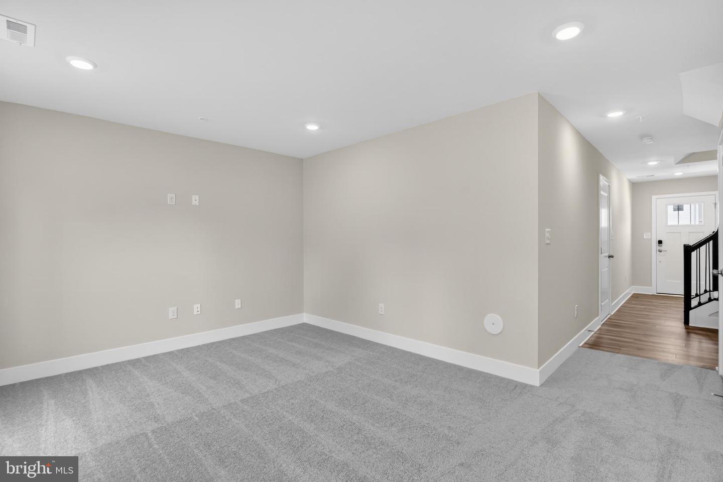 323 Hackley Dr Property Photo 19
