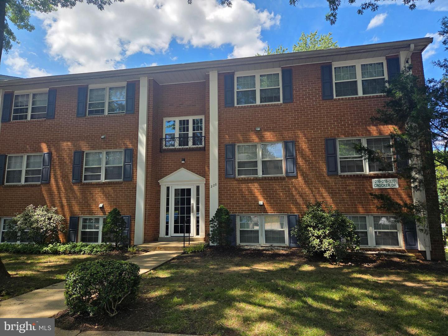 220-a Crocker Dr #220-a Property Photo 1