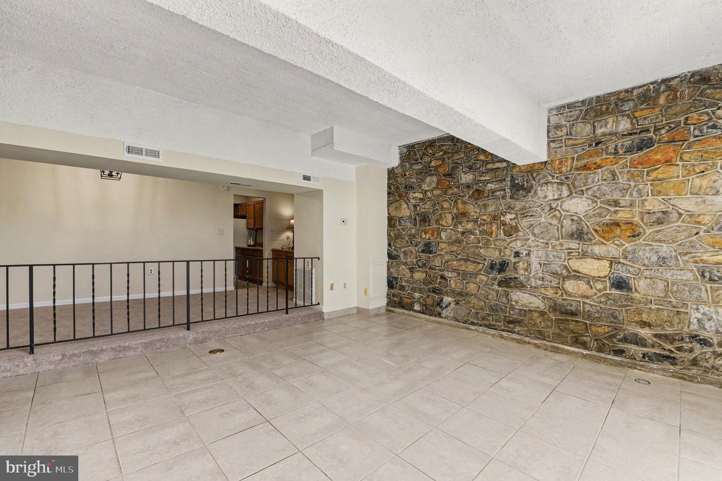 300 Commerce St #c Property Photo 10