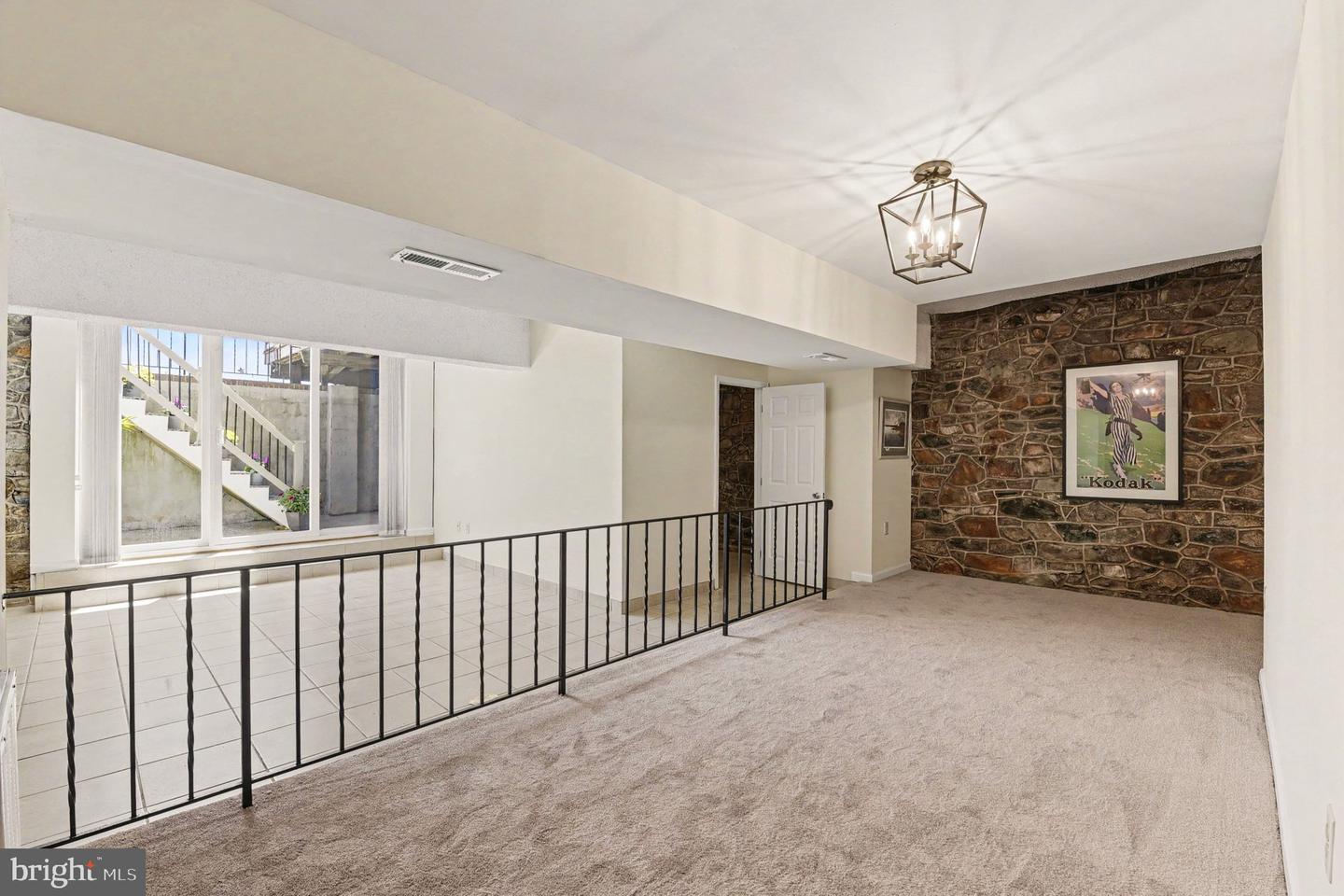 300 Commerce St #c Property Photo 12