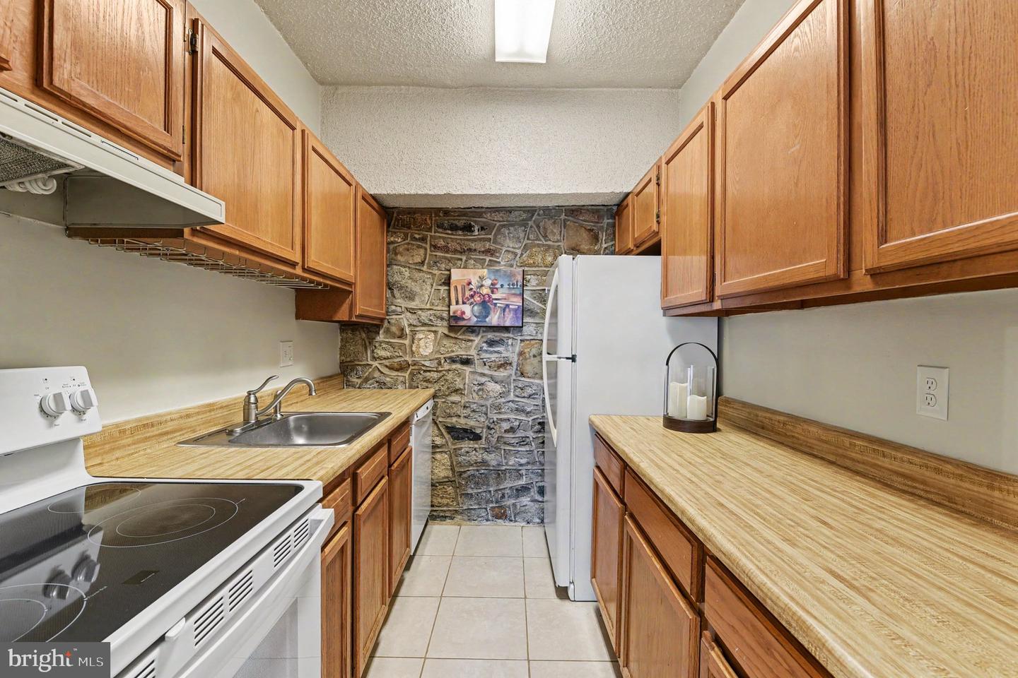 300 Commerce St #c Property Photo 14