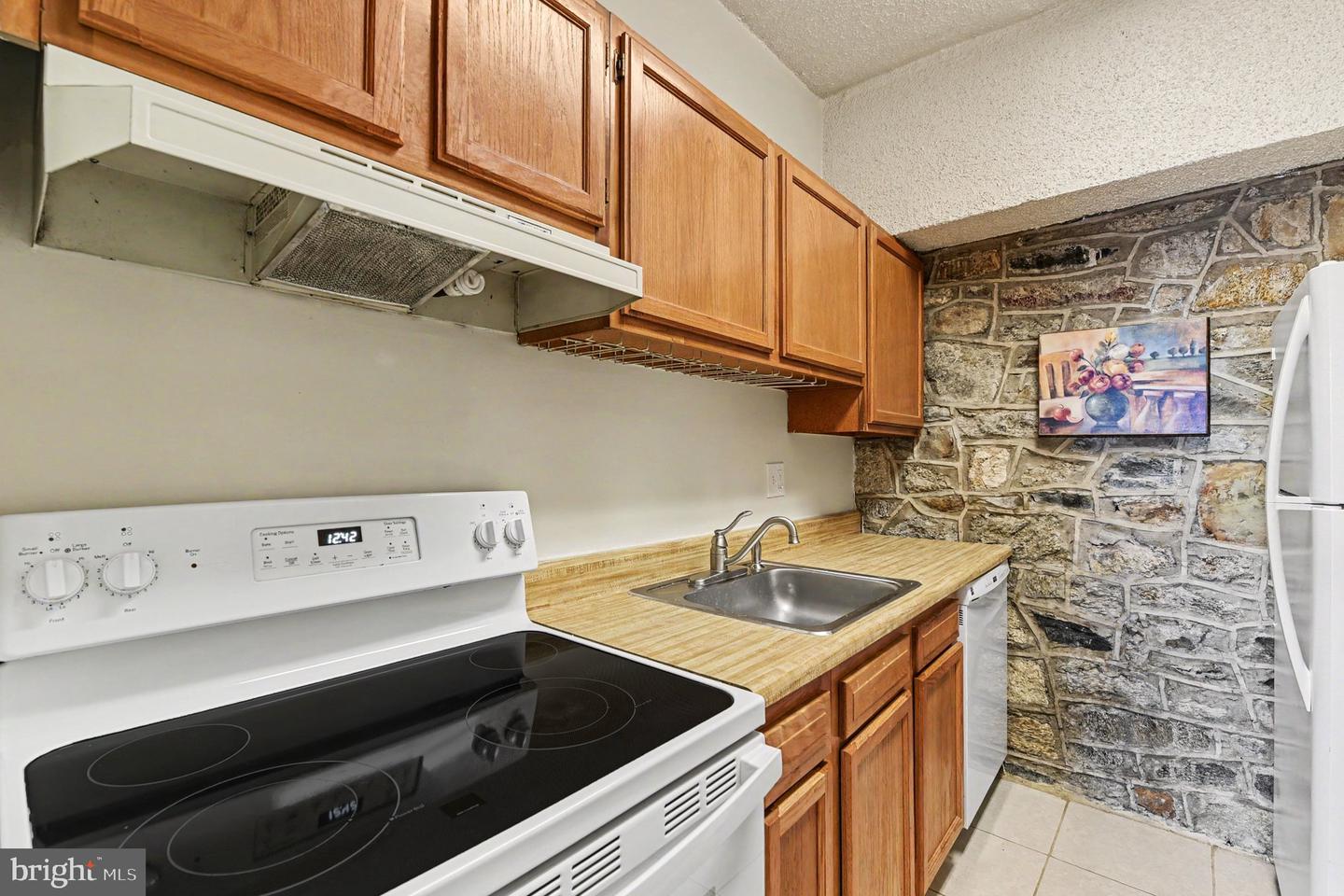 300 Commerce St #c Property Photo 15