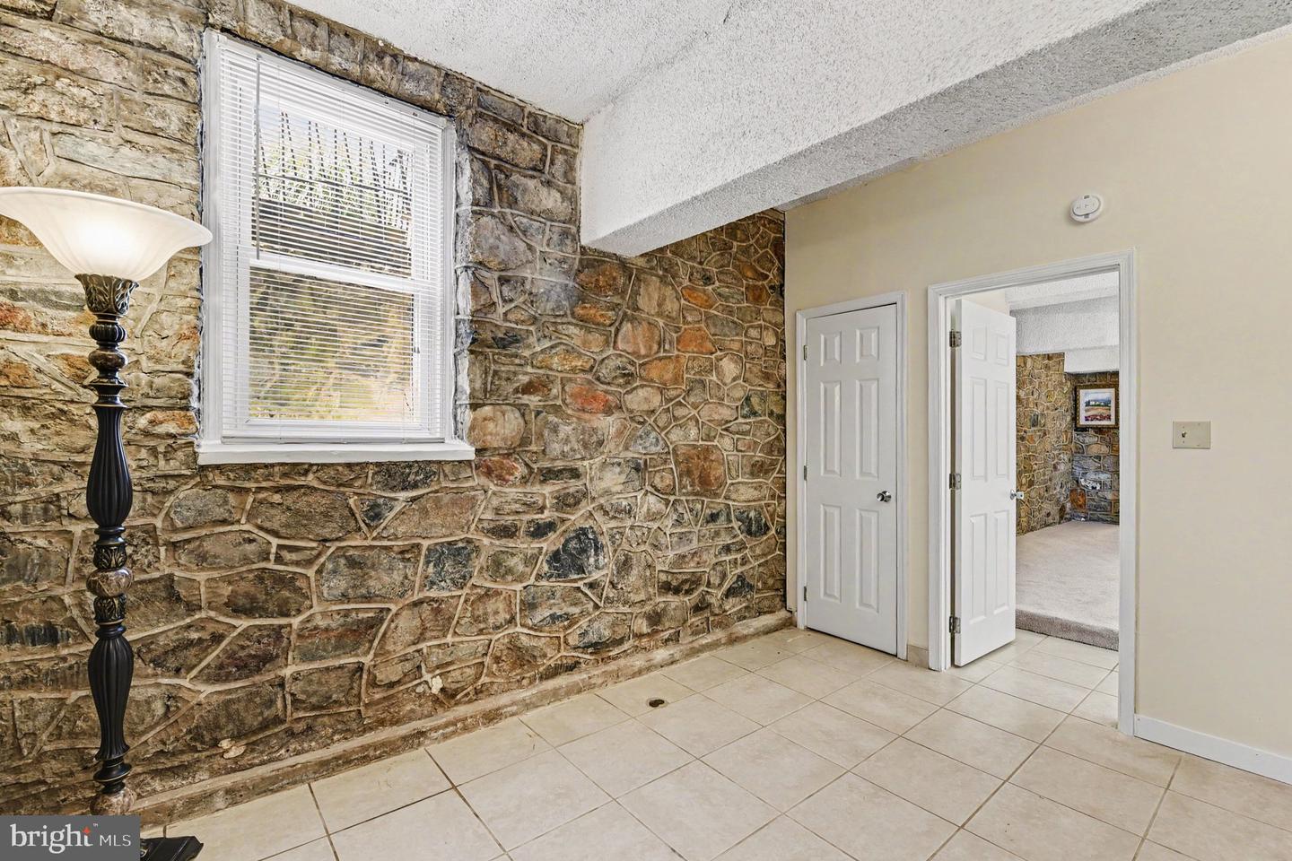 300 Commerce St #c Property Photo 22