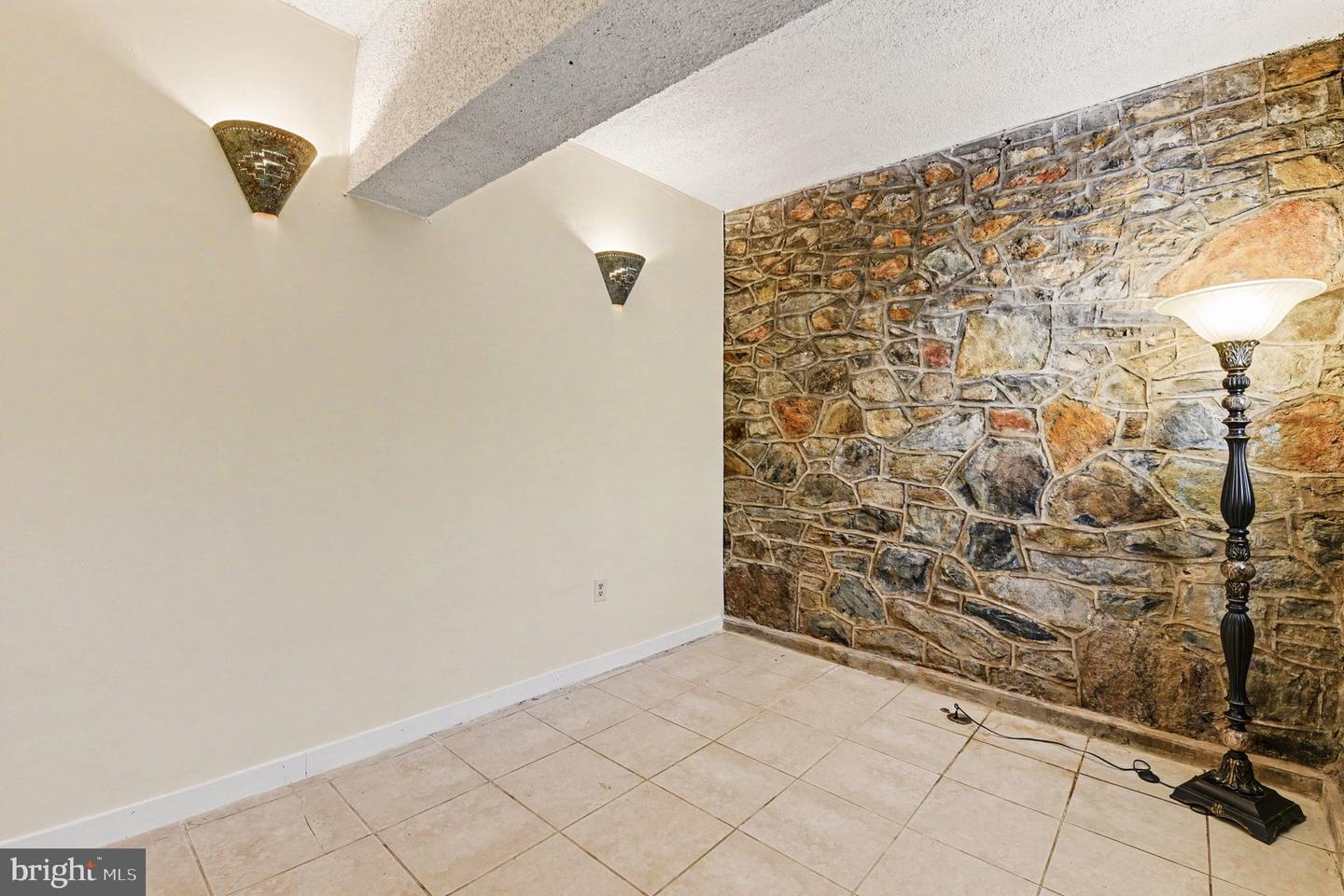 300 Commerce St #c Property Photo 23