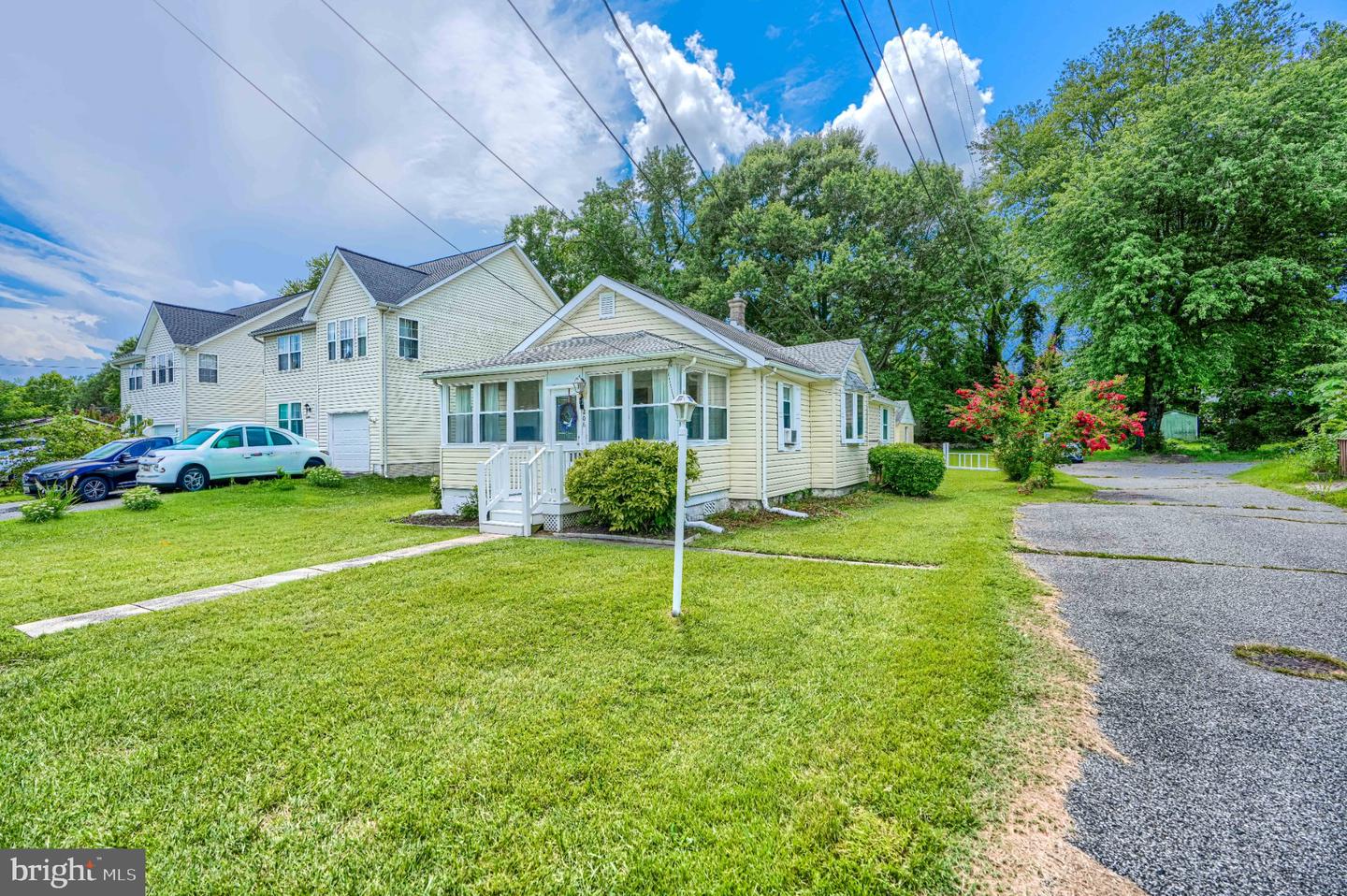 206 Oak St Property Photo 4