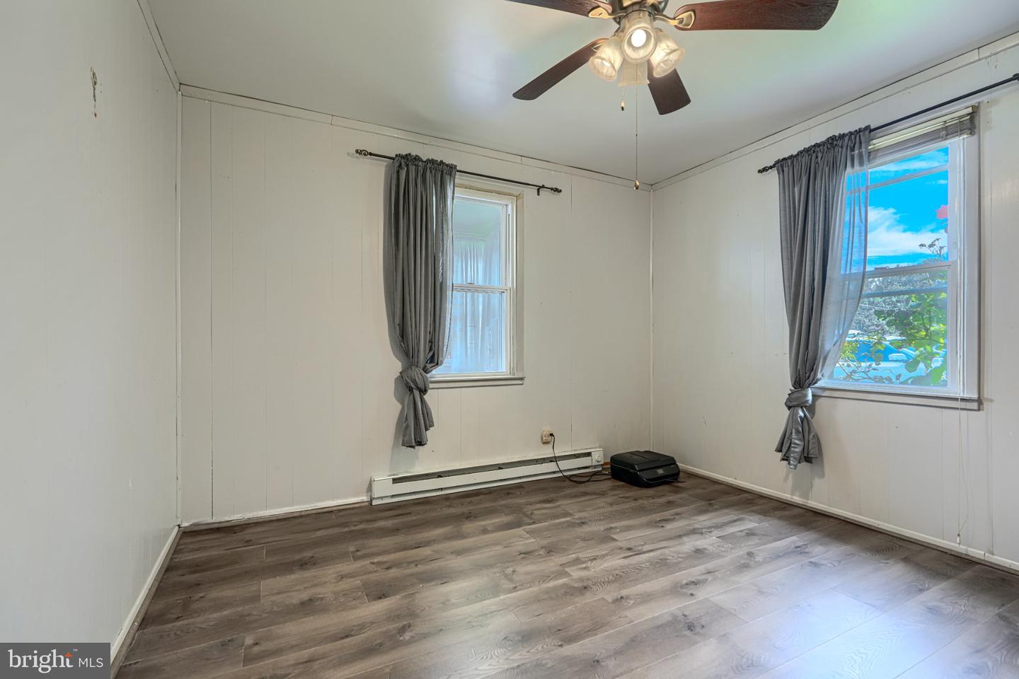 206 Oak St Property Photo 18