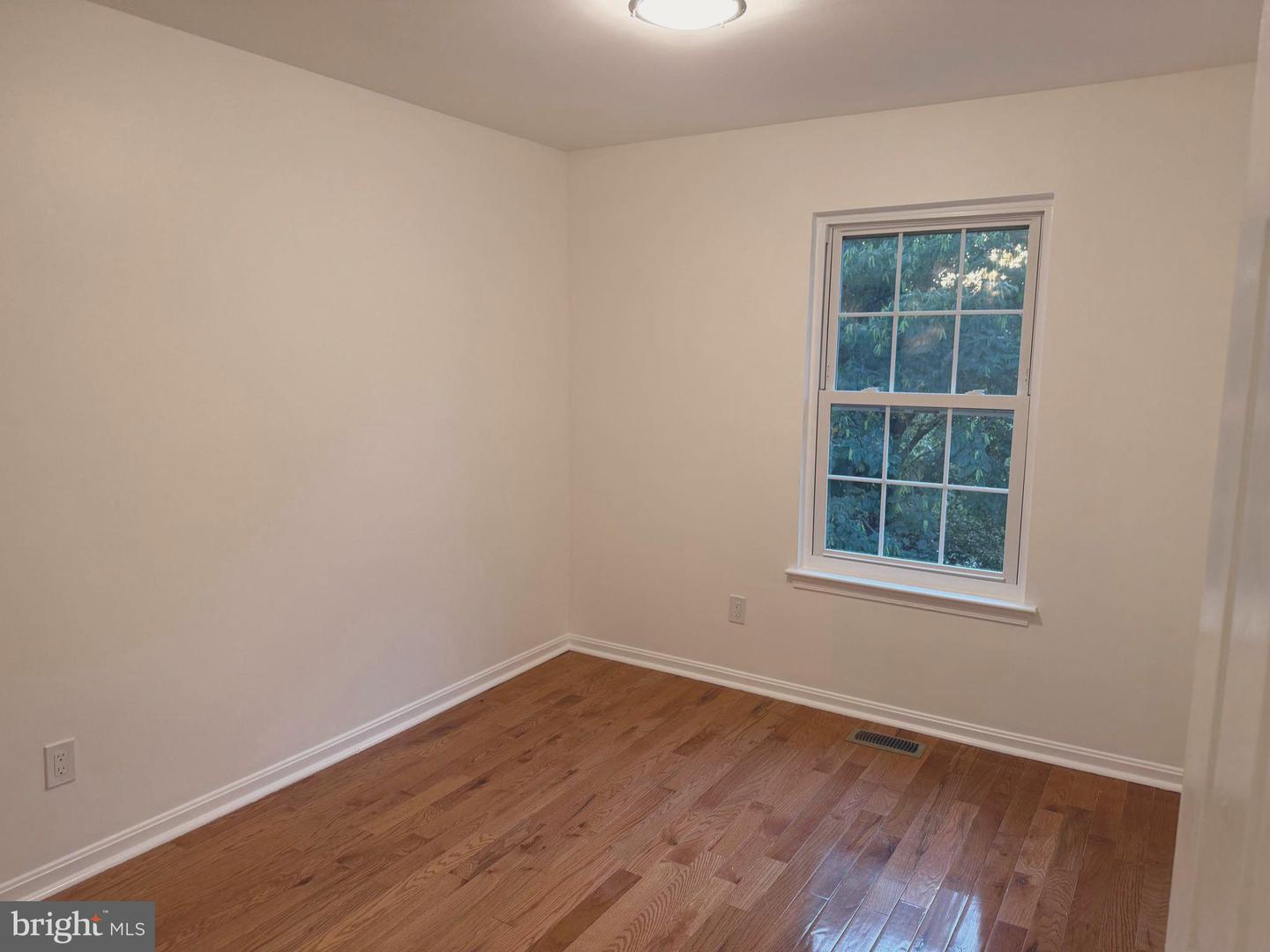 220 Ferring Ct Property Photo 17