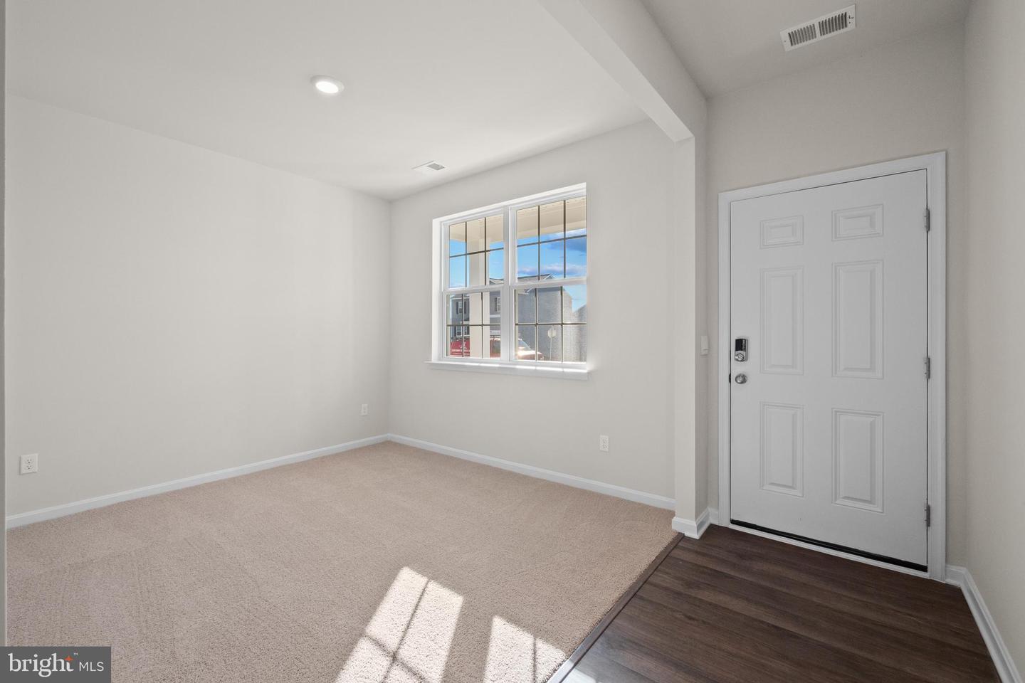 811 Spikeresh Way Property Photo 4