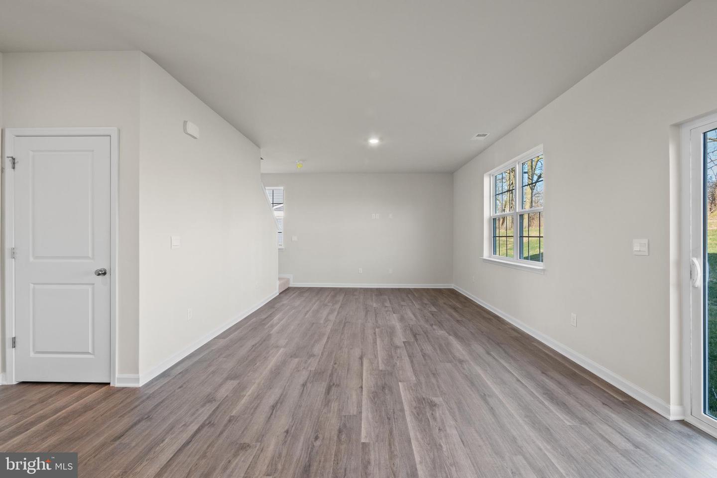 811 Spikeresh Way Property Photo 7