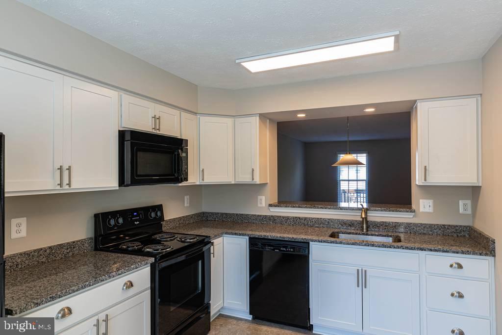 344 Honey Locust Ct Property Photo 2