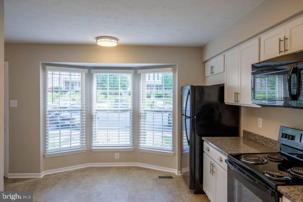 344 Honey Locust Ct Property Photo 5