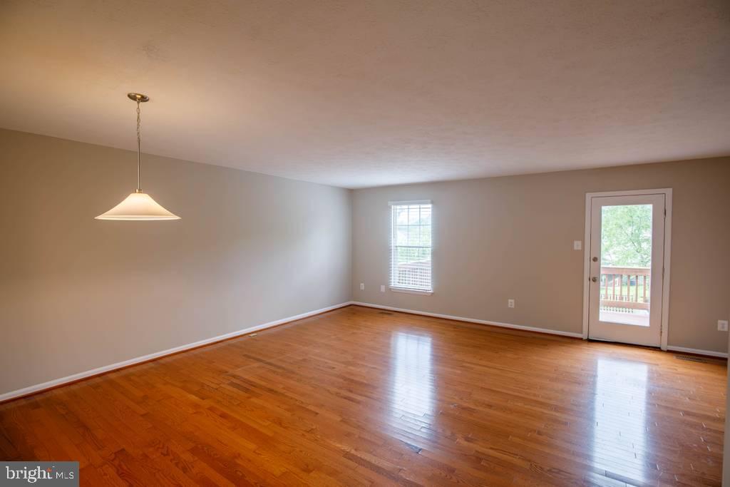 344 Honey Locust Ct Property Photo 7