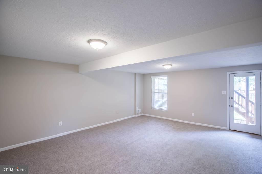 344 Honey Locust Ct Property Photo 16