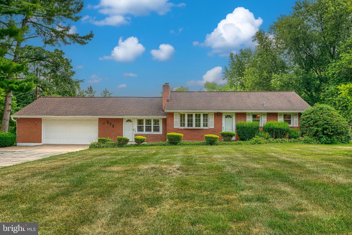 323 Montgomery Dr Property Photo 1