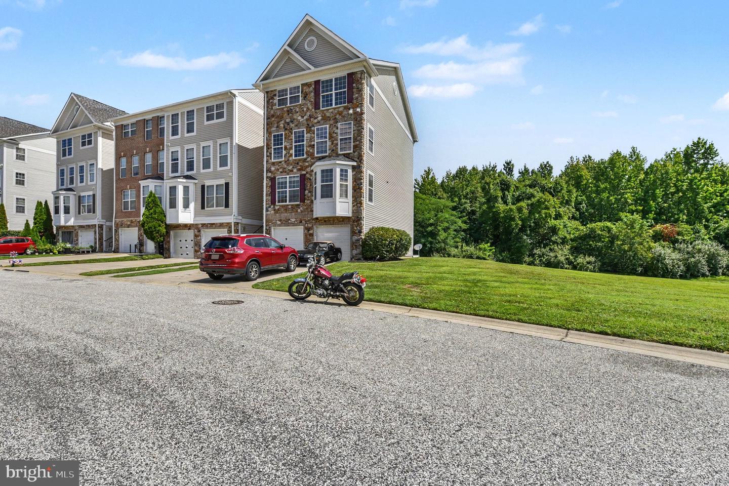 100 Mohegan Dr #c Property Photo 3