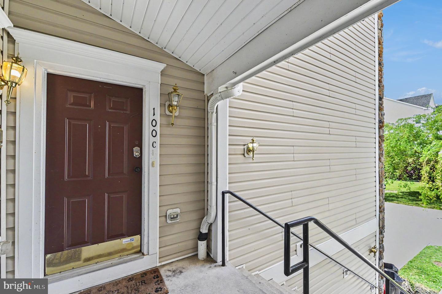 100 Mohegan Dr #c Property Photo 4