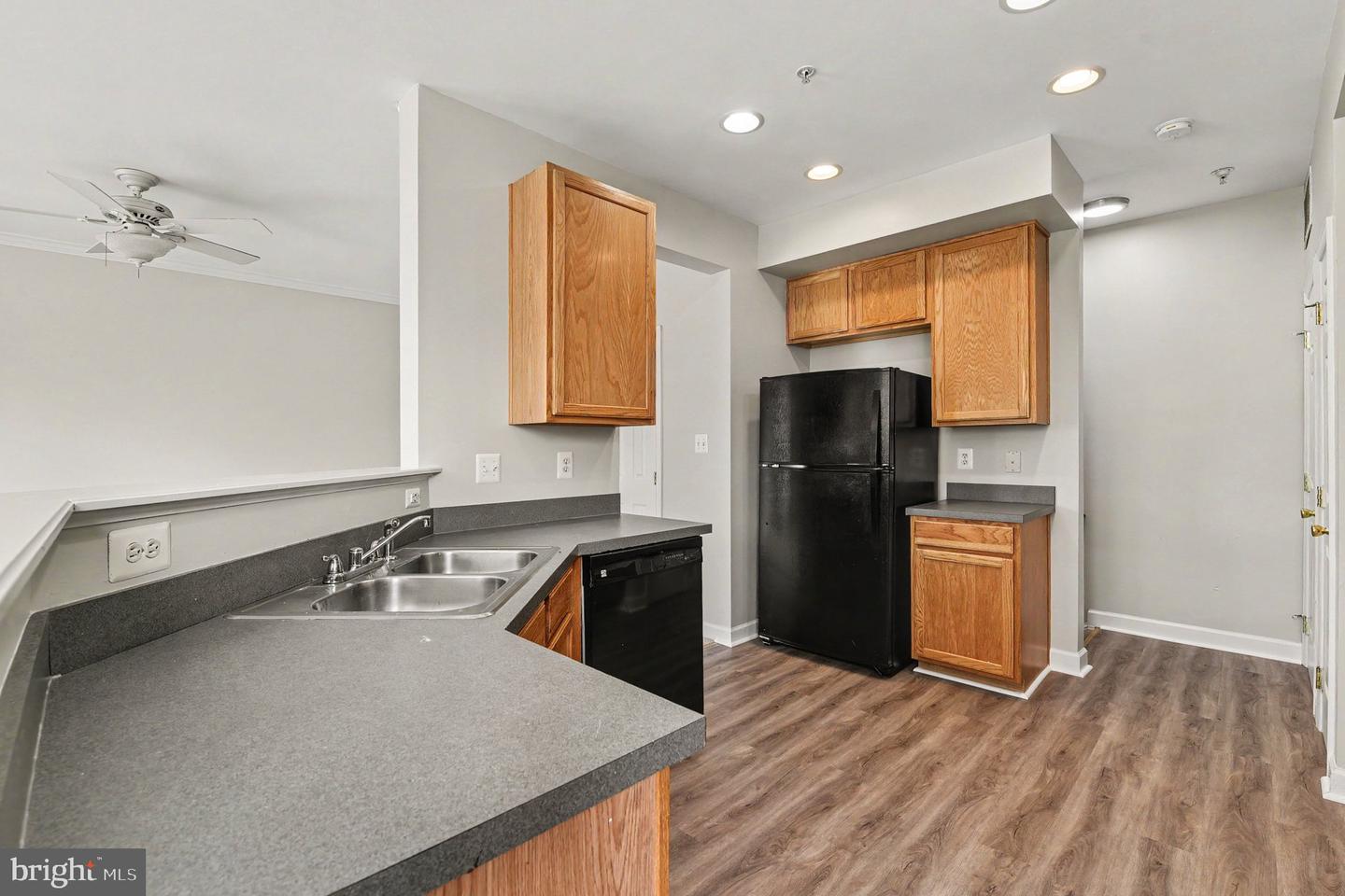 100 Mohegan Dr #c Property Photo 8