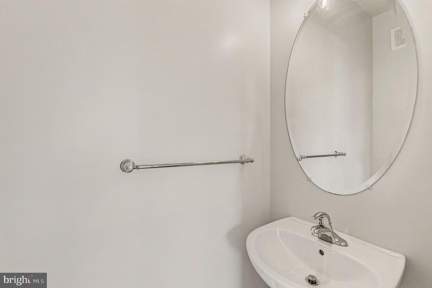100 Mohegan Dr #c Property Photo 12
