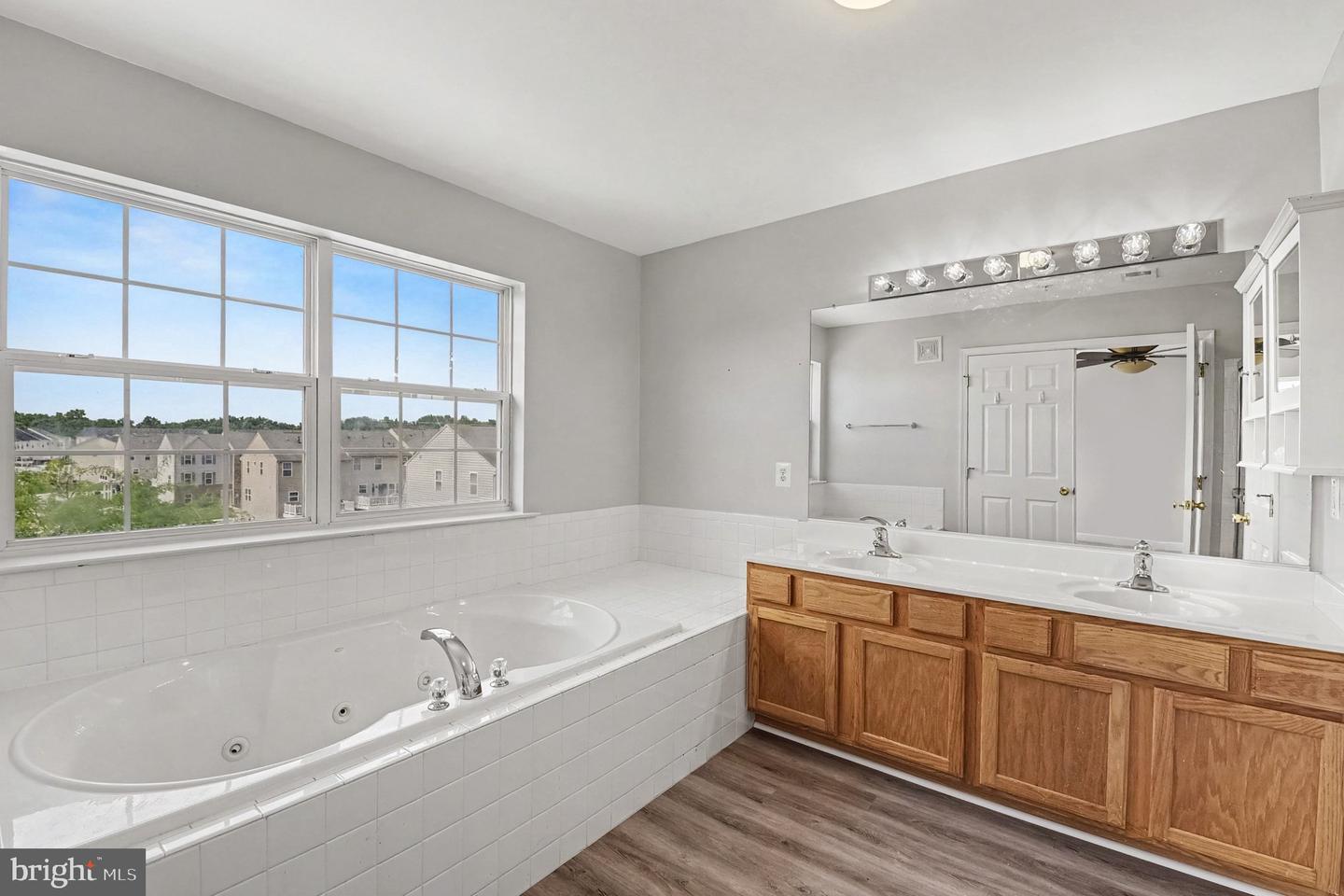 100 Mohegan Dr #c Property Photo 16