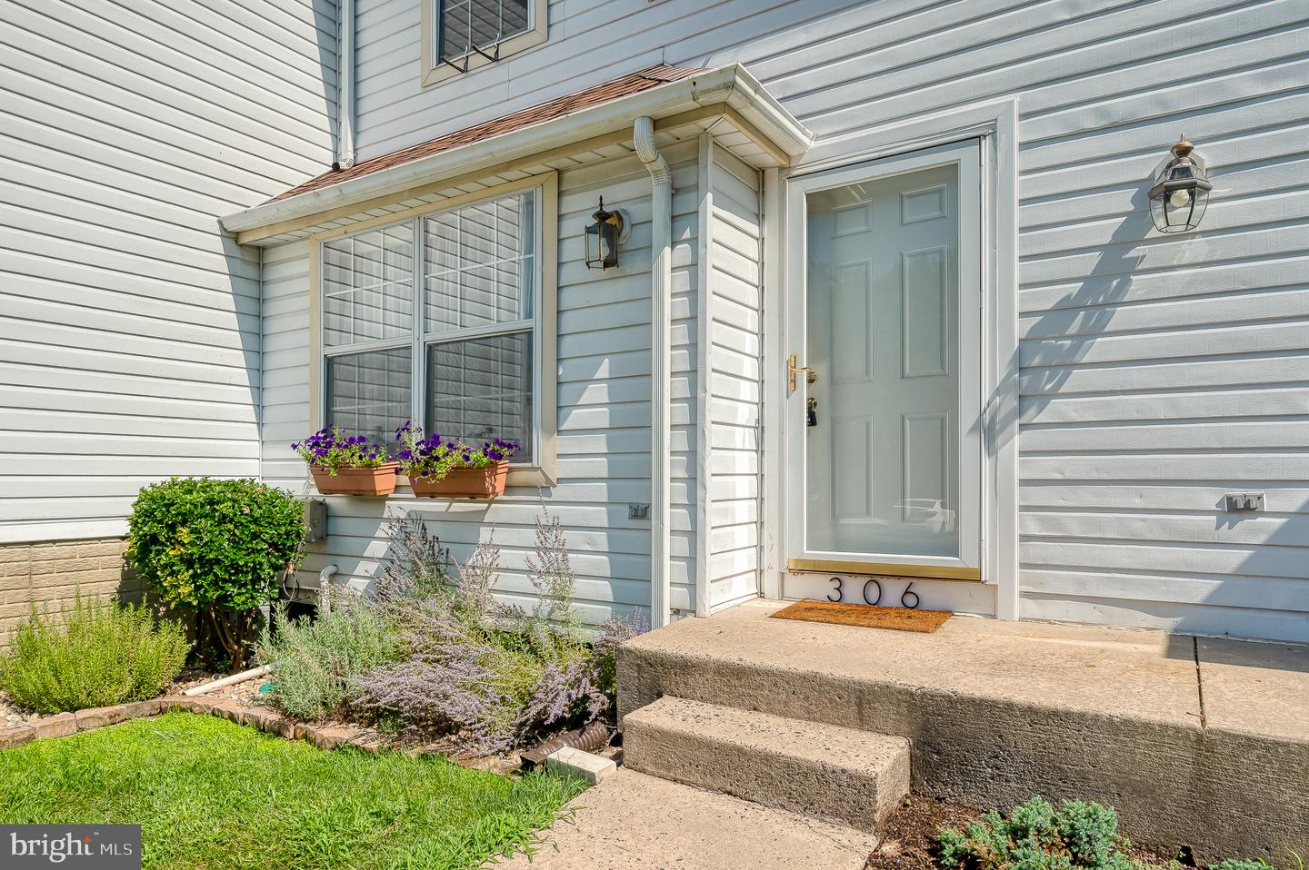 306 Guilford Ct Property Photo 2