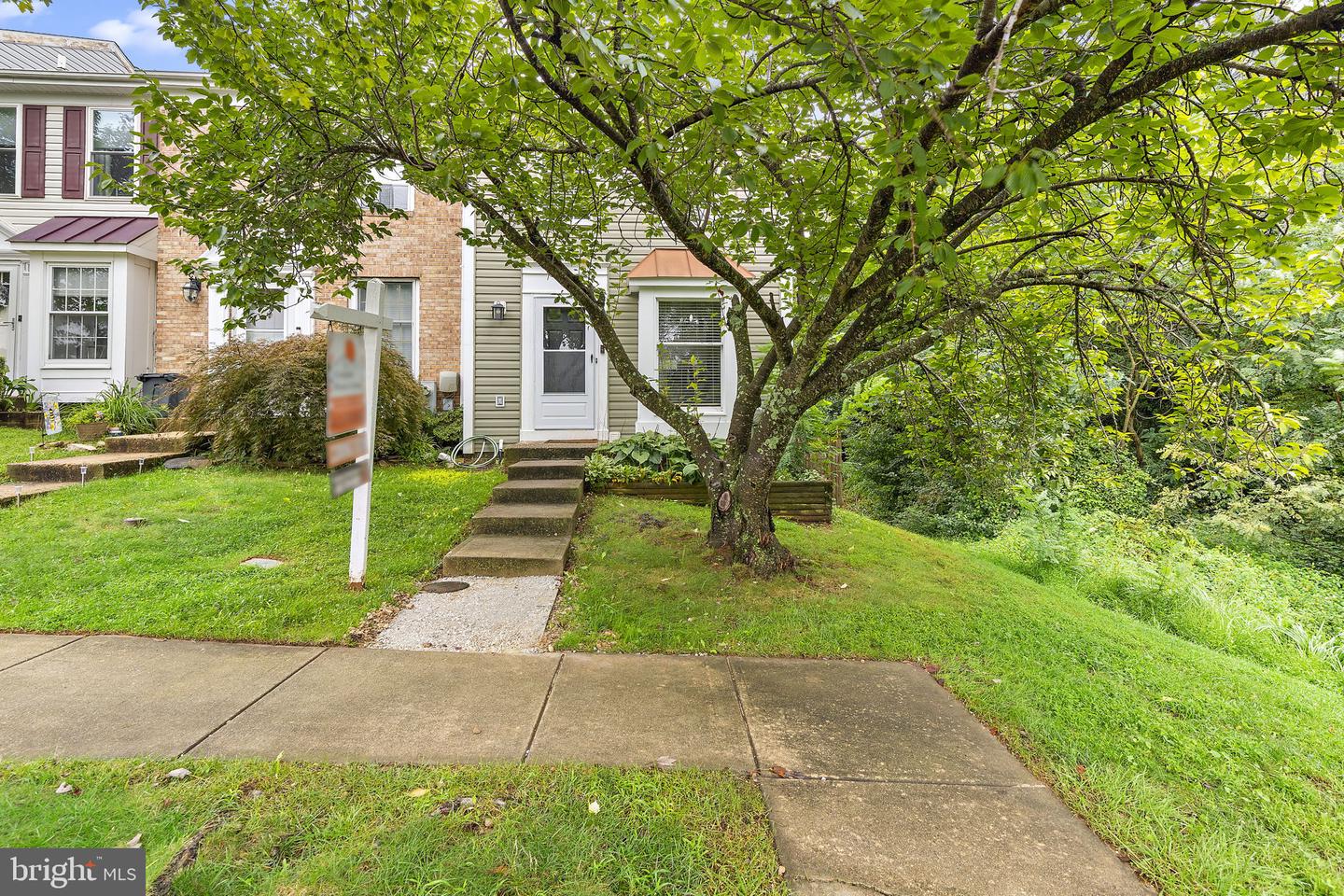 121 SPRUCE WOODS CT Property Photo 1