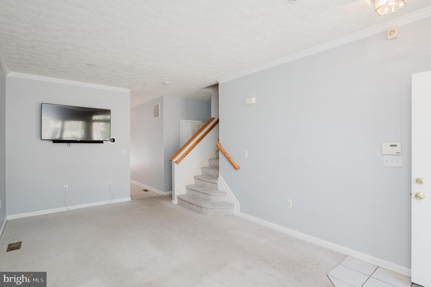 2120 Mardic Dr Property Photo 3