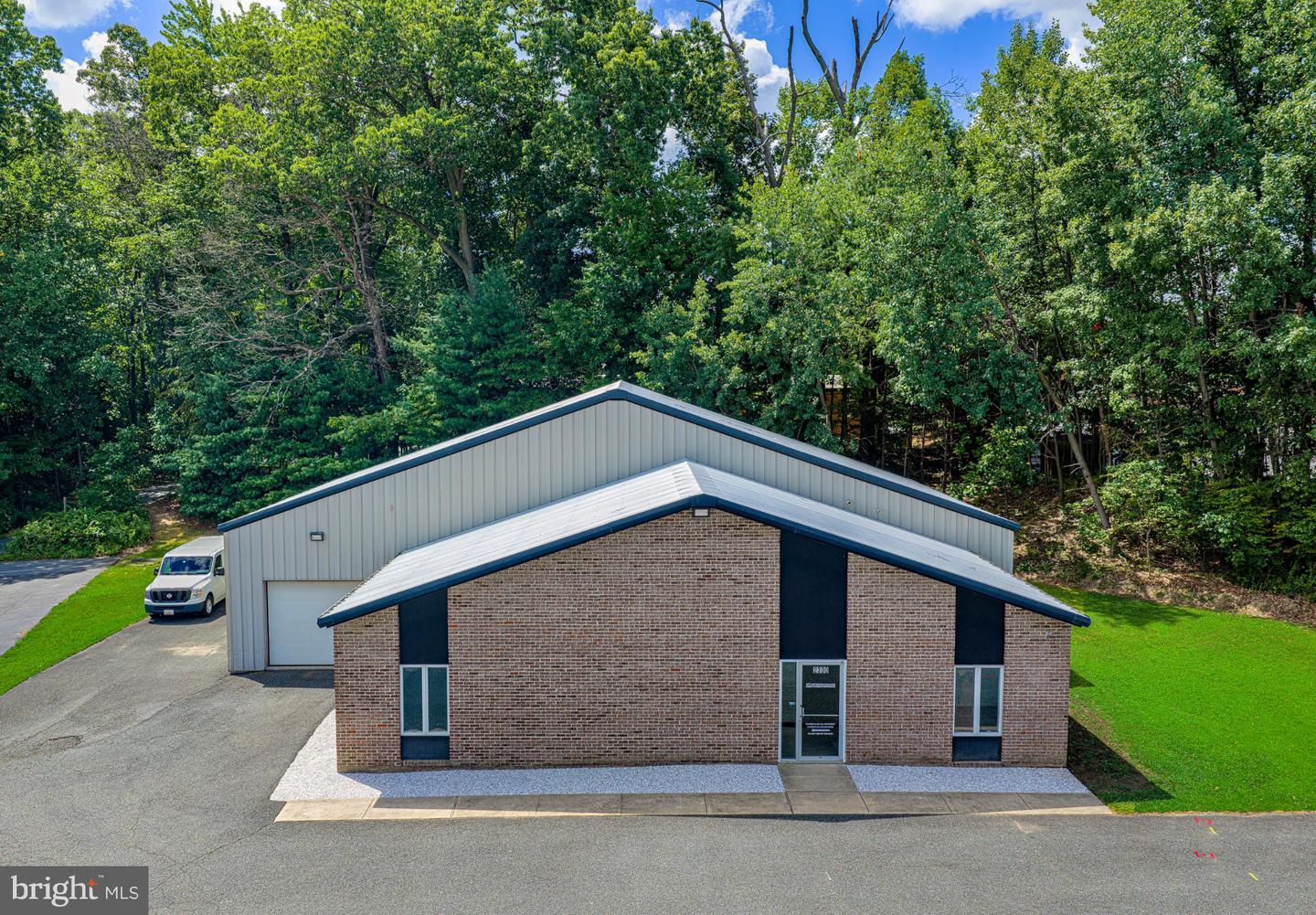 2300 Industry Ct Property Photo 4