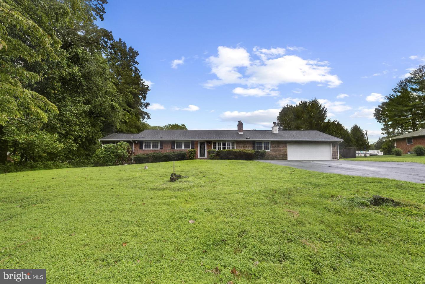 2114 Oaklyn Dr Property Photo 2