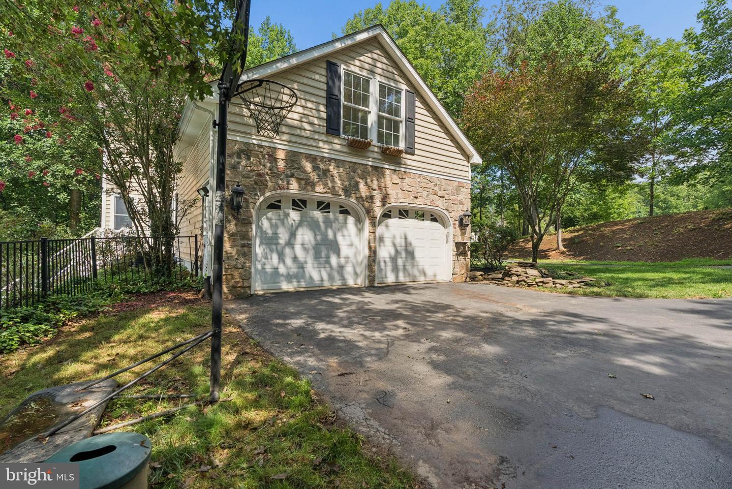 814 Saint Ann Dr Property Photo 6