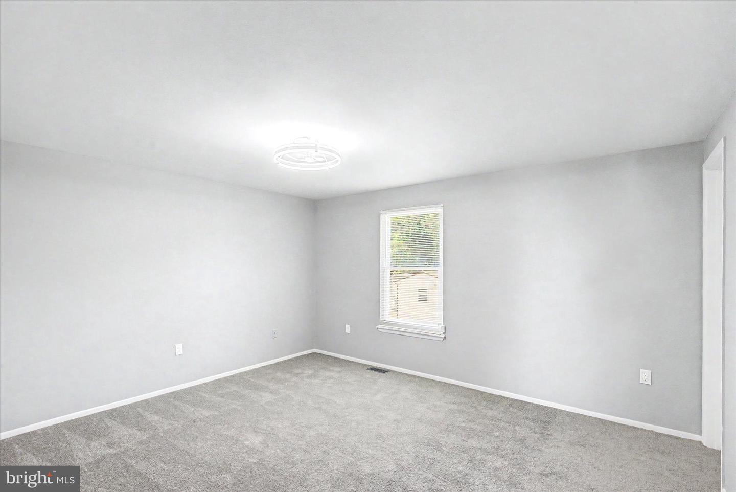 958 Edmund St Property Photo 12