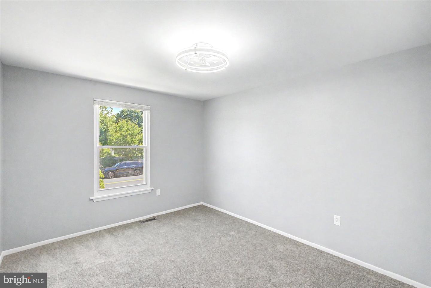 958 Edmund St Property Photo 15