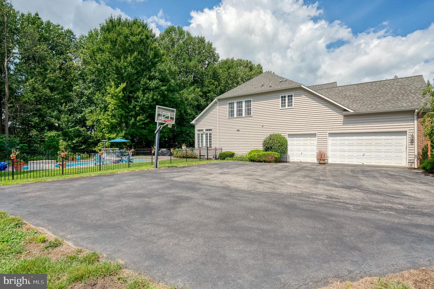 105 Bower Ln Property Photo 101