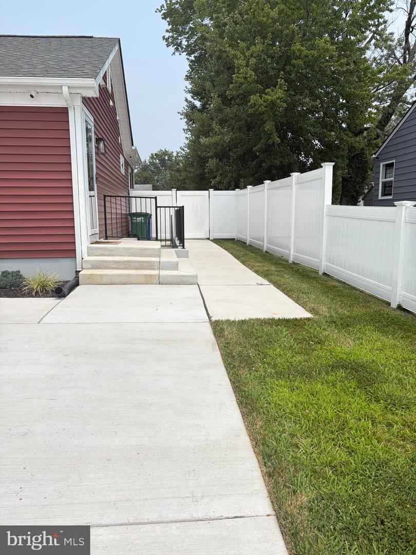 143 Bannister Ave Property Photo 3