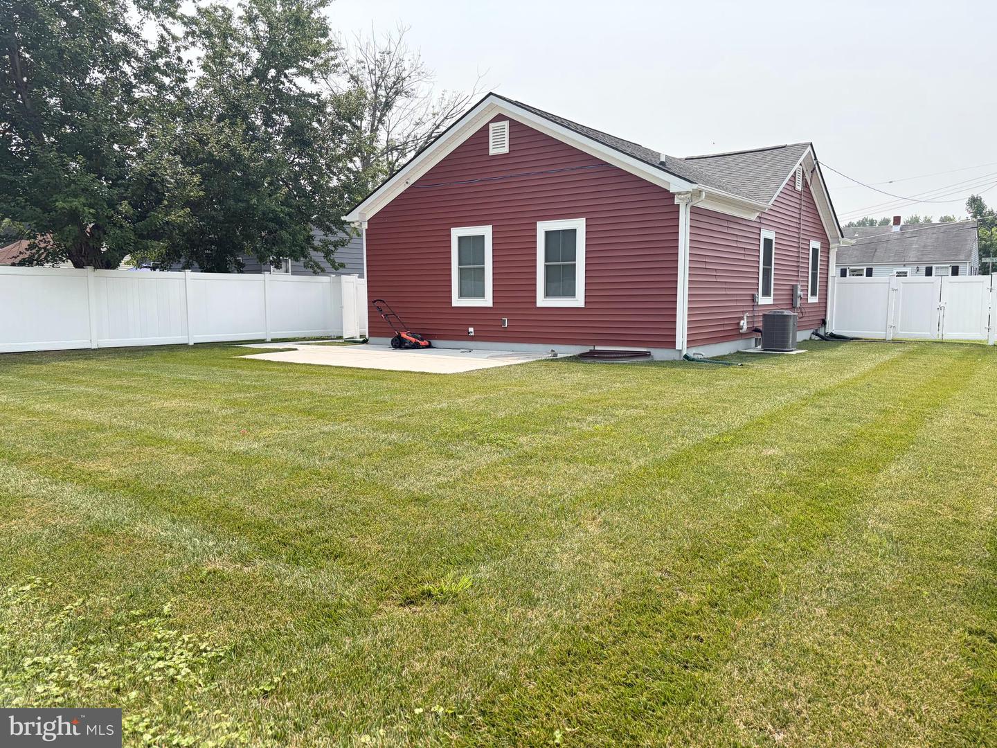 143 Bannister Ave Property Photo 4