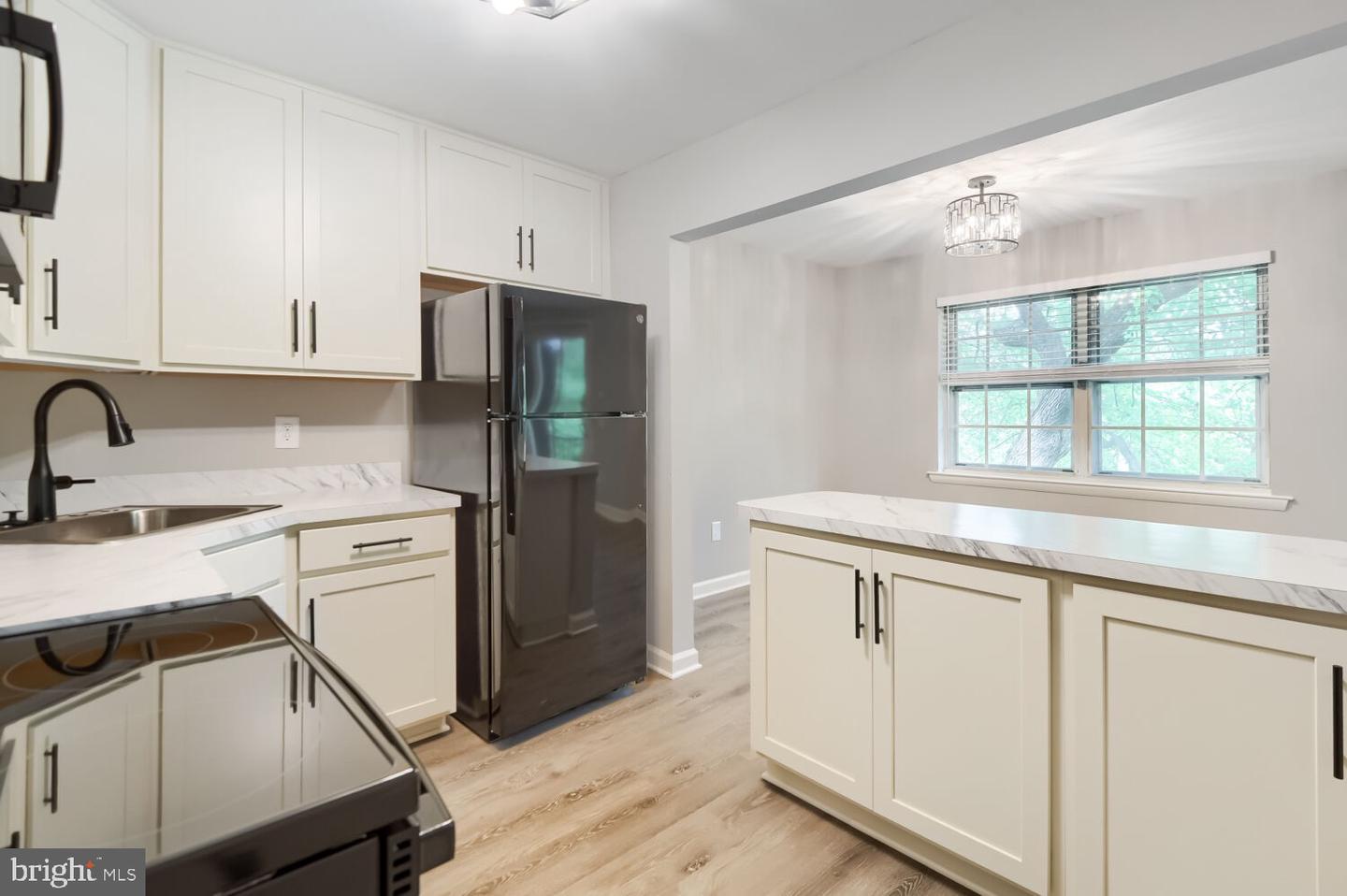 236-e Crocker Dr #236-e Property Photo 9